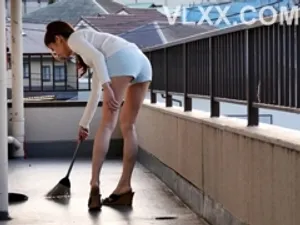 Anh trai lợi dụng chén cô em họ say xỉn thất tình