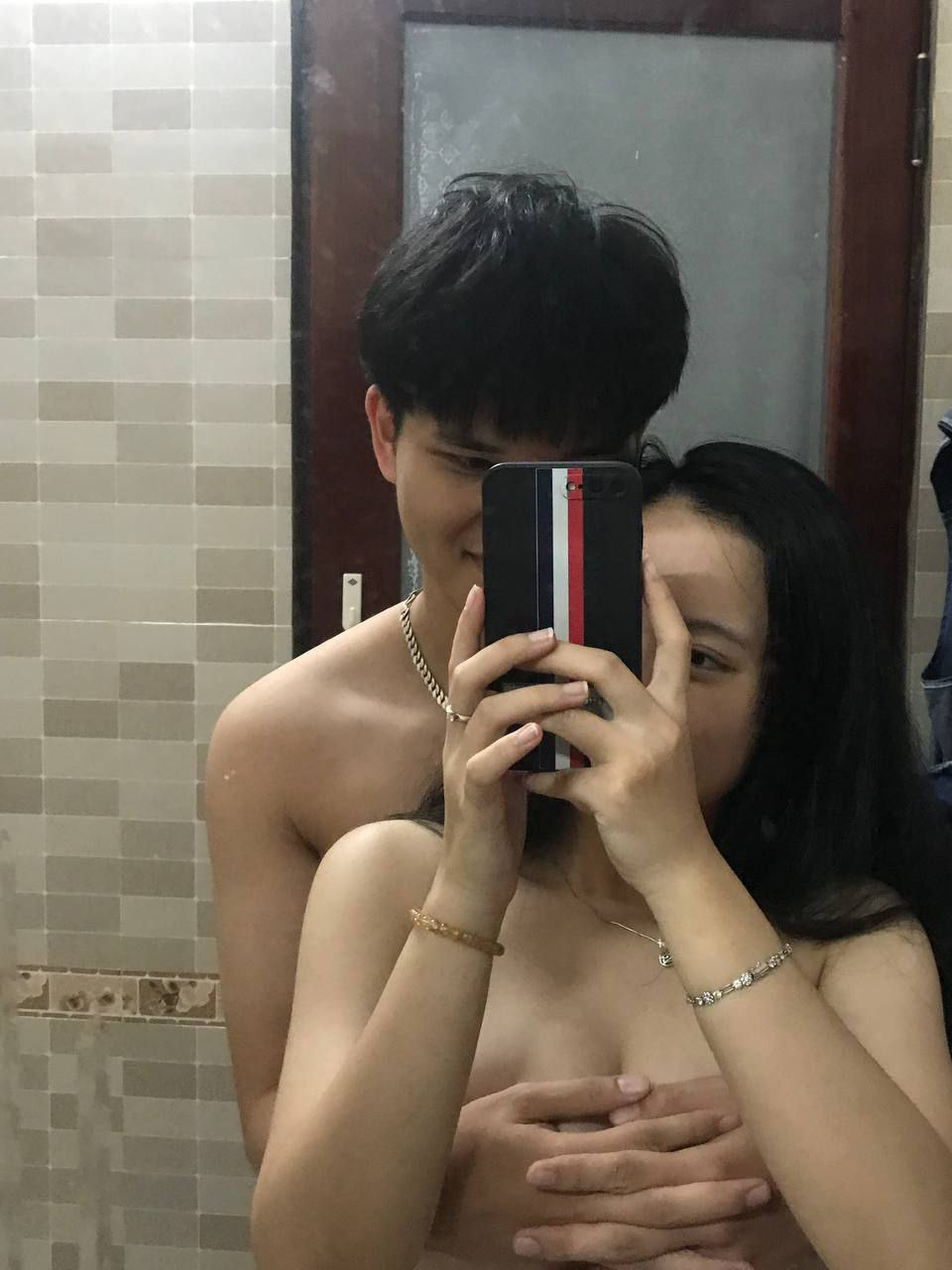 Thạc Sỹ tâm lý học mà hỏi sao các anh không ngã cho được.